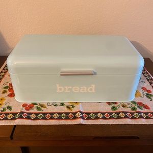 Retro bread box